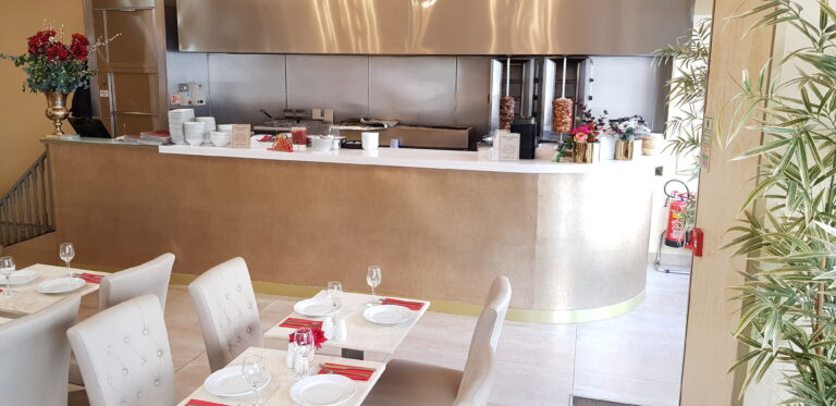 Touch Design restaurant bar counter metalic gold