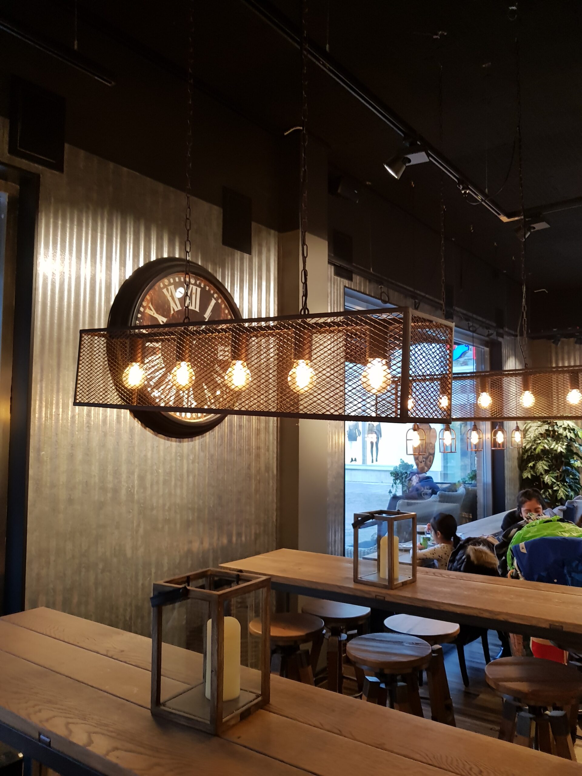 Touch Design restaurant cage lighting